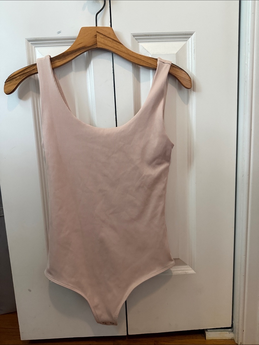 Express Ribbed Scoop Neck Bodysuit in Light Pink